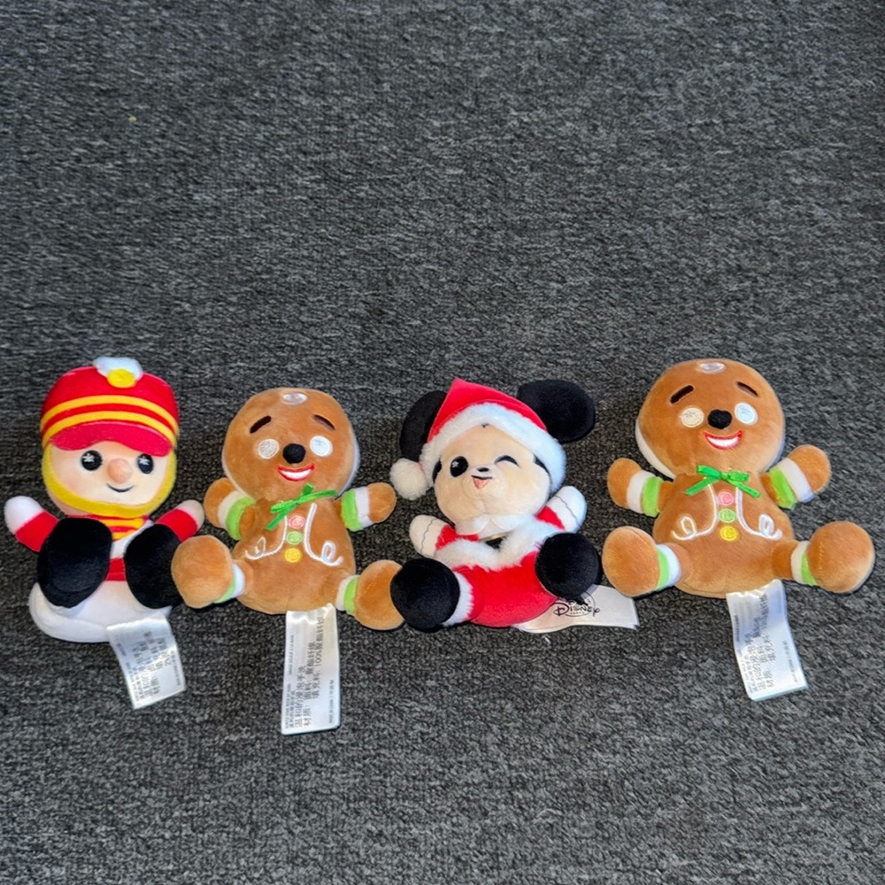 Disney holiday small plushie bundle 🎄